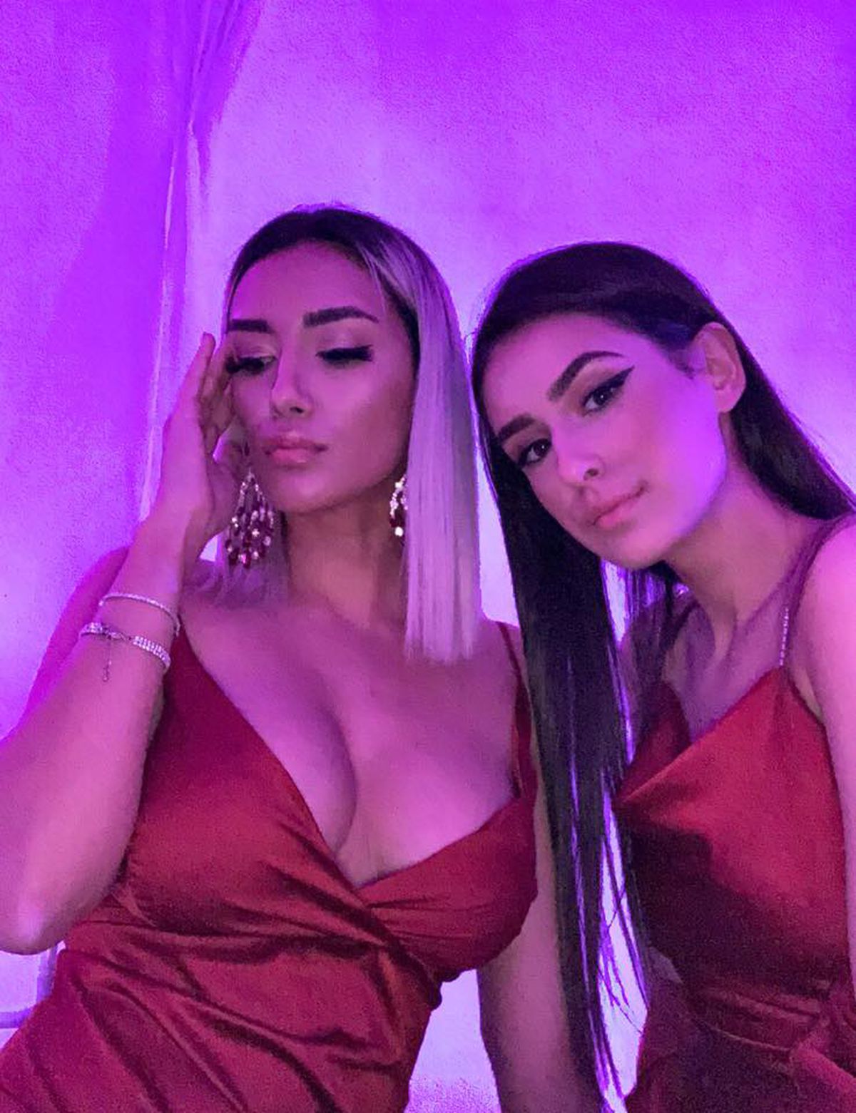 GALERIE FOTO // Apariții HOT în vestiarul lui FCSB! La capitolul iubite de fotbaliști, roș-albaștrii stau cel mai bine din Liga 1