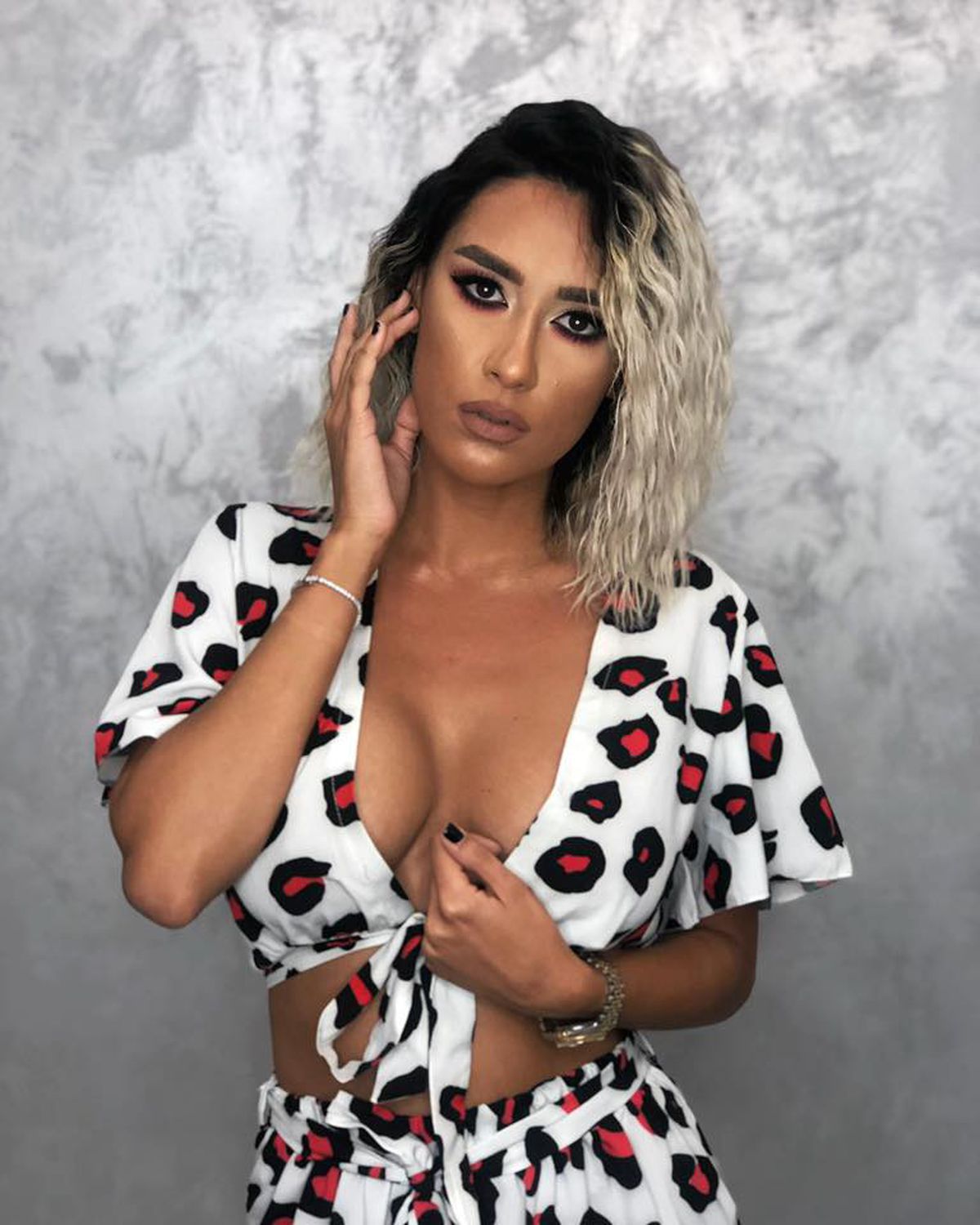 GALERIE FOTO // Apariții HOT în vestiarul lui FCSB! La capitolul iubite de fotbaliști, roș-albaștrii stau cel mai bine din Liga 1