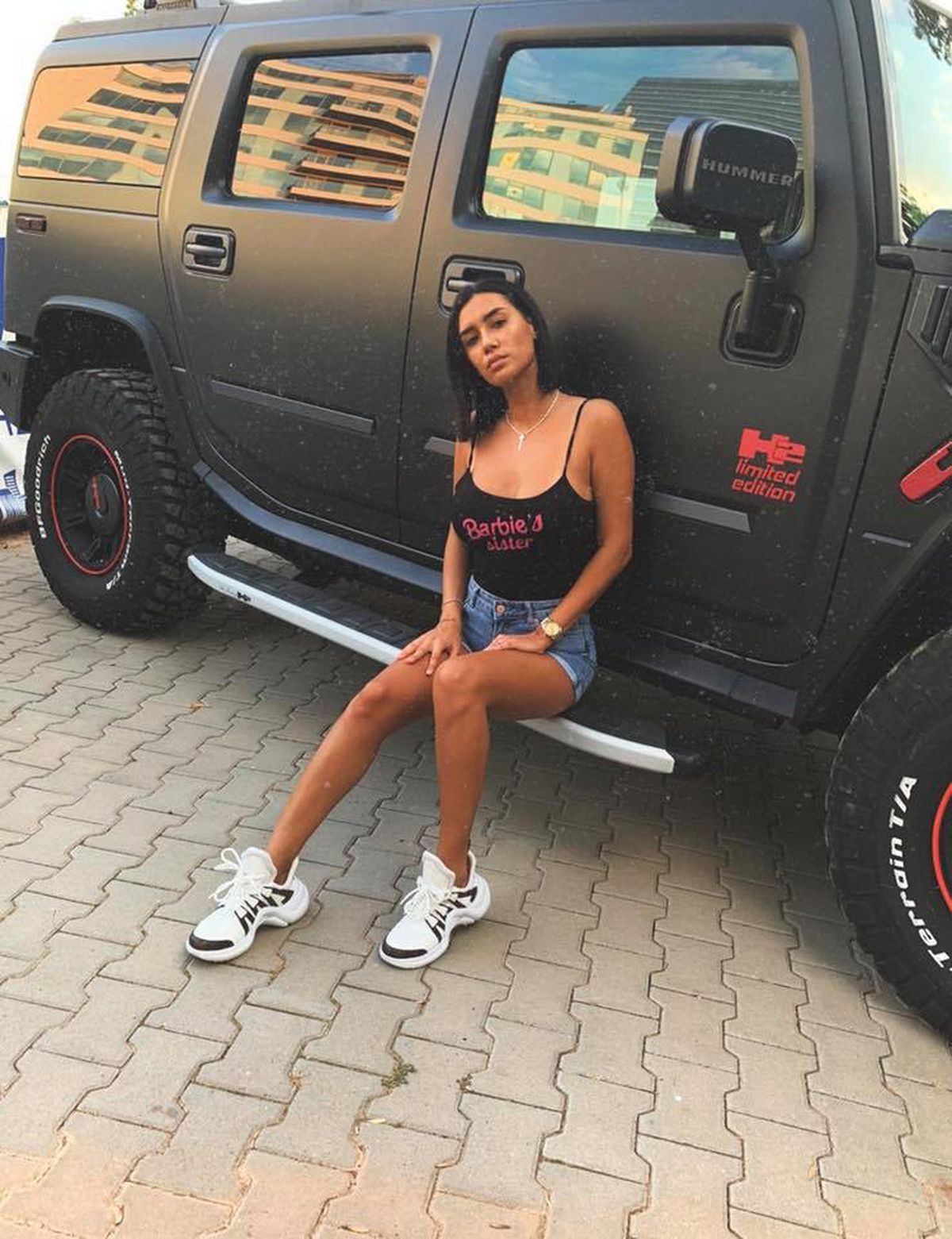 GALERIE FOTO // Apariții HOT în vestiarul lui FCSB! La capitolul iubite de fotbaliști, roș-albaștrii stau cel mai bine din Liga 1