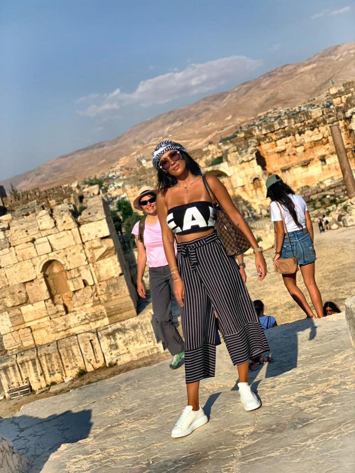 GALERIE FOTO // Apariții HOT în vestiarul lui FCSB! La capitolul iubite de fotbaliști, roș-albaștrii stau cel mai bine din Liga 1