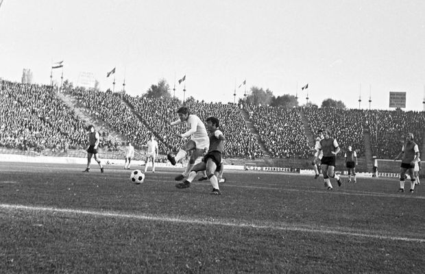 RETRO GSP // VIDEO ȘI FOTO » 1 decembrie 1965, Ziua națională a „câinilor”: cea în care au învins dubla campioană a Europei și a lumii