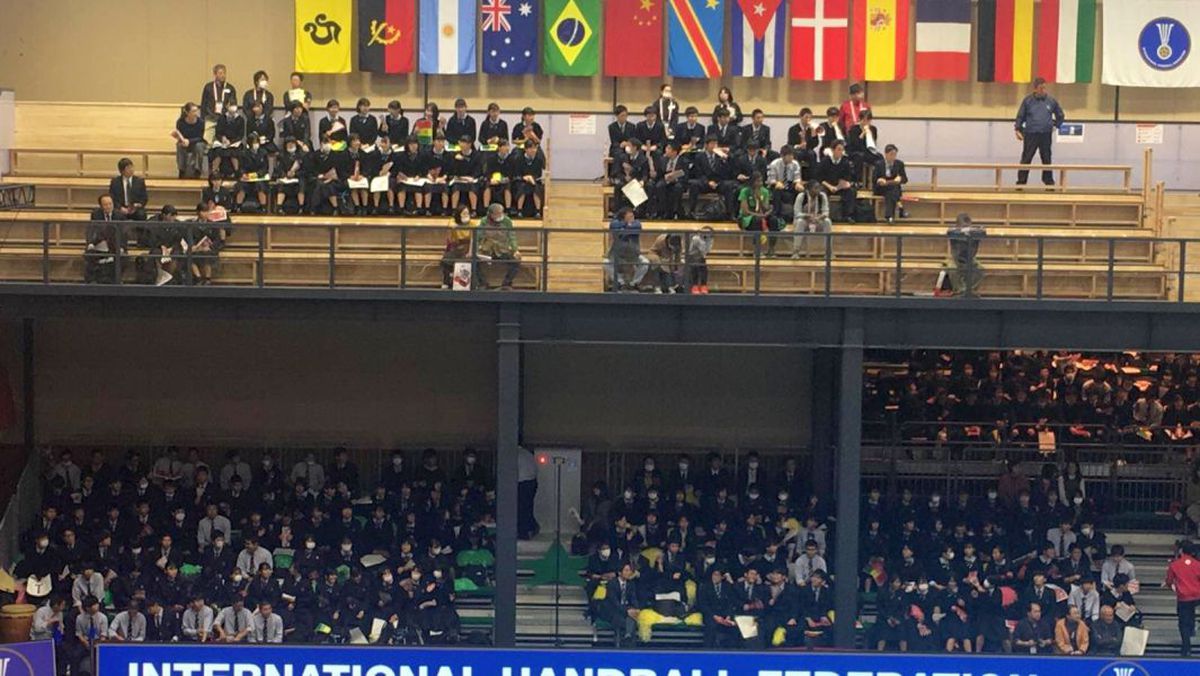 CORESPONDENȚĂ DIN JAPONIA // Elevii japonezi încurajează Senegalul în meciul cu România