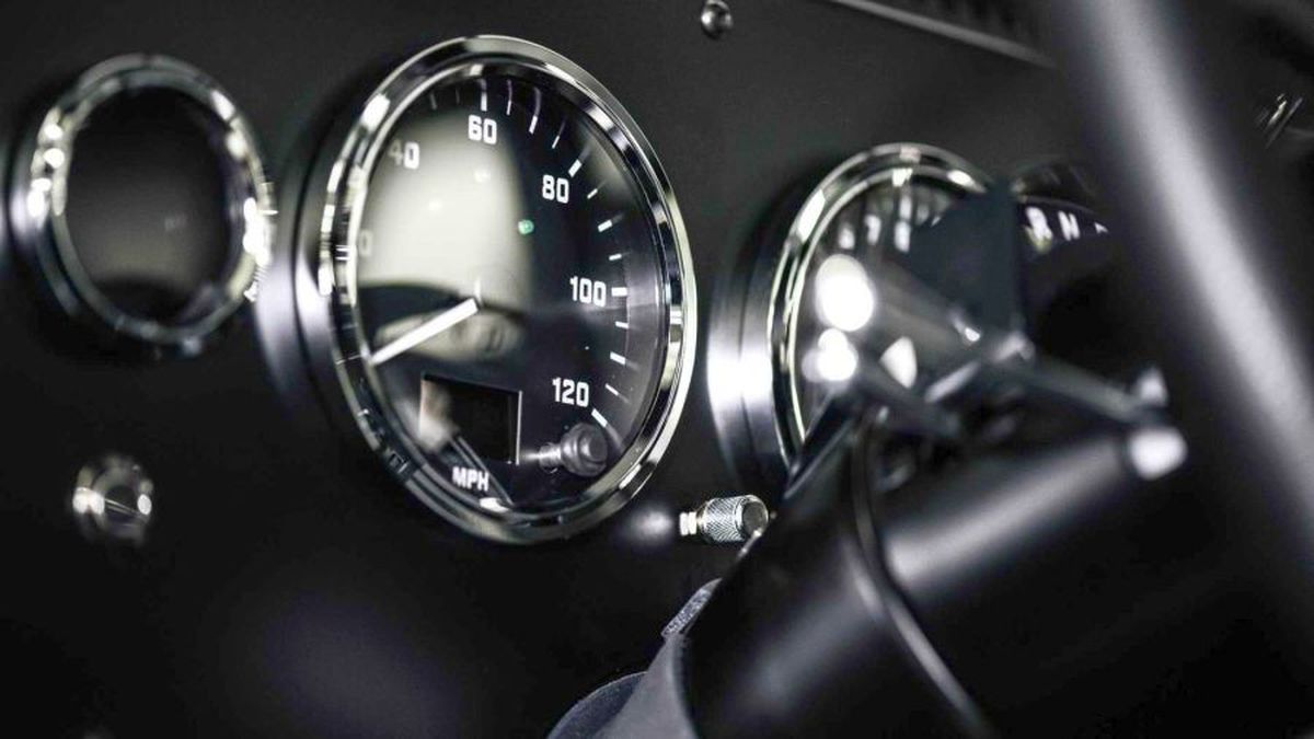 FOTO Tesla va avea un nou rival pe piața din Europa: cum arată SUV-ul celor de la Bollinger