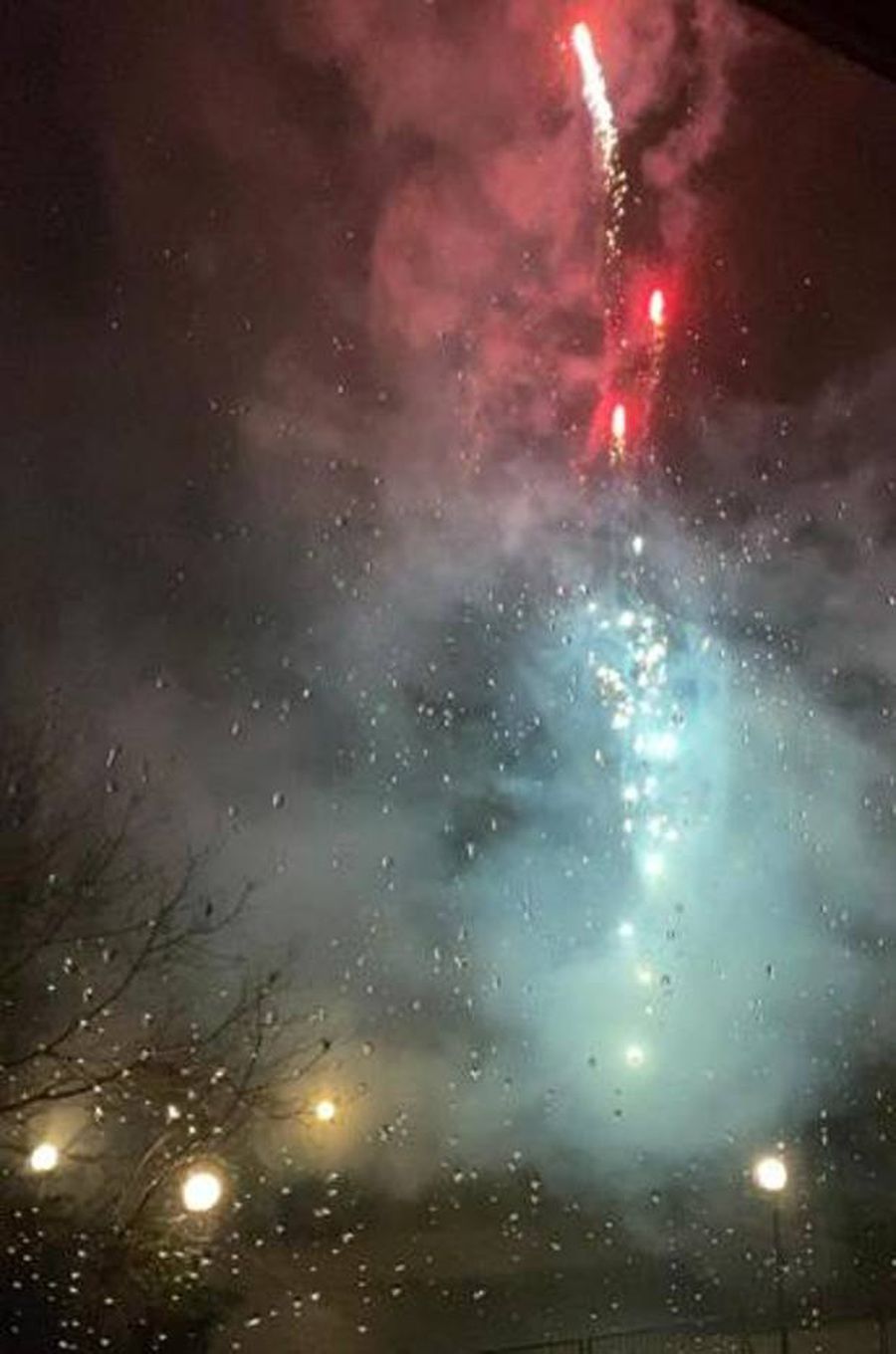 Focul de artificii de la hotelul unde sunt cazați jucătorii lui Inter Focul de artificii de la hotelul unde sunt cazați jucătorii lui Inter