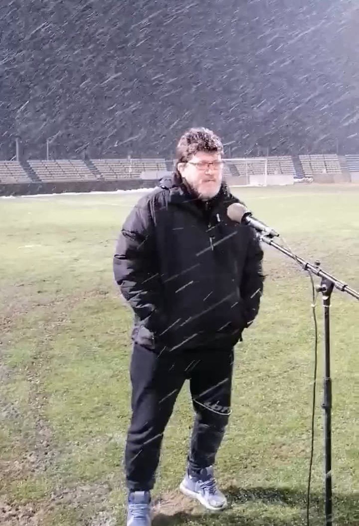 VIDEO + FOTO Cristi Pustai și-a spus ofurile în viscol: „Nu acuz, că nu am dovezi, dar văd că e o practică”