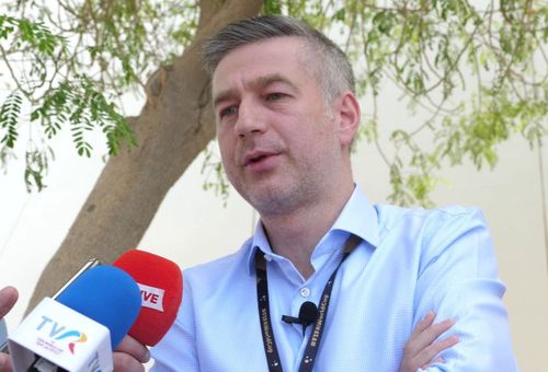 Edi Iordănescu (44 de ani), selecționerul echipei naționale, este prezent la Campionatul Mondial, iar astăzi, de 1 Decembrie, a susținut o conferință de presă în Qatar.