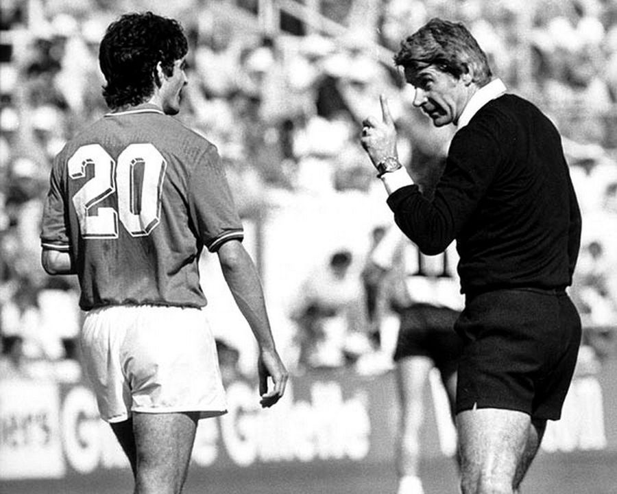 Italia - Argentina 2-1. Rainea și Paolo Rossi (arhivă GSP) UEFA a făcut anunțul despre Istvan Kovacs! Arbitrul e pe lista pentru Cupa Mondială din 2026