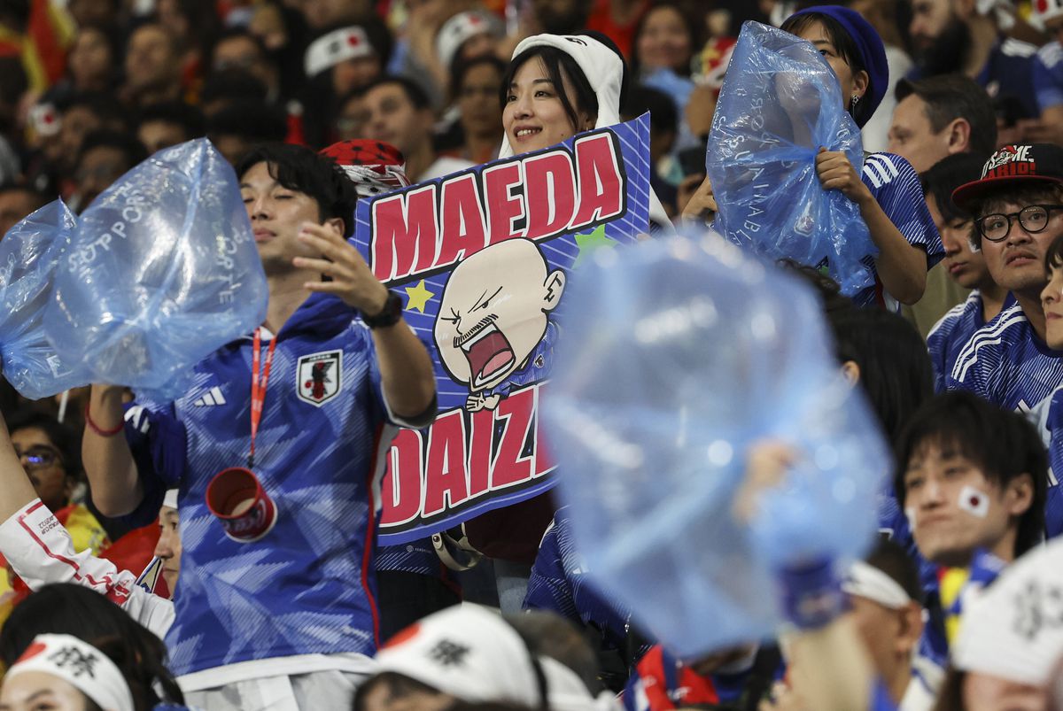 Cele mai ciudate apariții la Mondial! Fanii Japonei au uimit pe toată lumea contra Spaniei