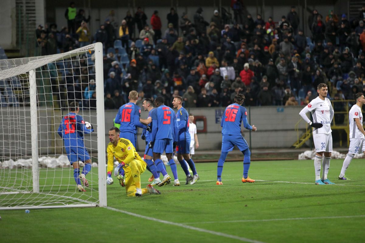 FC Botoșani - FCSB (imagini surprinse înainte de meci) + fotografii din timpul partidei