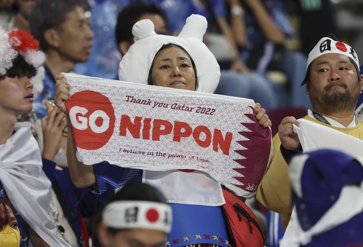 Cele mai ciudate apariții la Mondial! Fanii Japonei au uimit pe toată lumea contra Spaniei