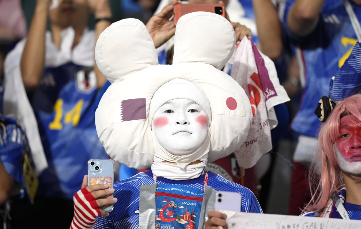 Cele mai ciudate apariții la Mondial! Fanii Japonei au uimit pe toată lumea contra Spaniei