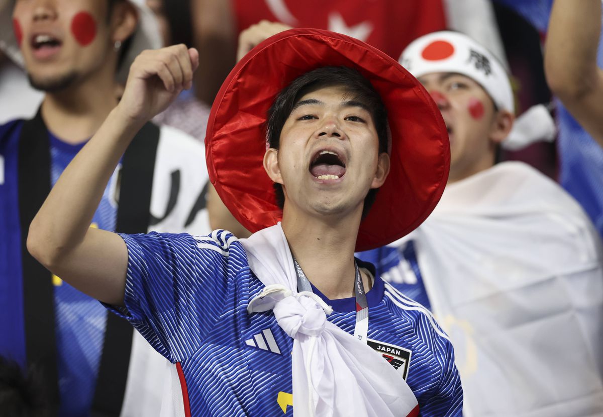 Cele mai ciudate apariții la Mondial! Fanii Japonei au uimit pe toată lumea contra Spaniei