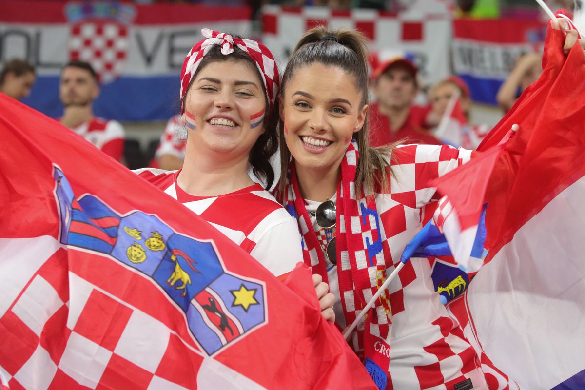 Fotografii au rămas mască: show făcut de fanele Croației cu Belgia » Cine a dat tonul