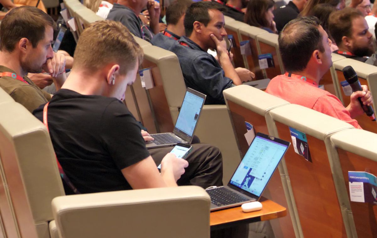 Gazeta, prezentă la conferința Braziliei » Imagini din timpul discursului lui Dani Alves