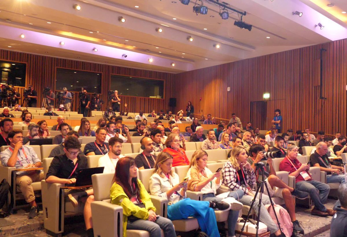 Gazeta, prezentă la conferința Braziliei » Imagini din timpul discursului lui Dani Alves