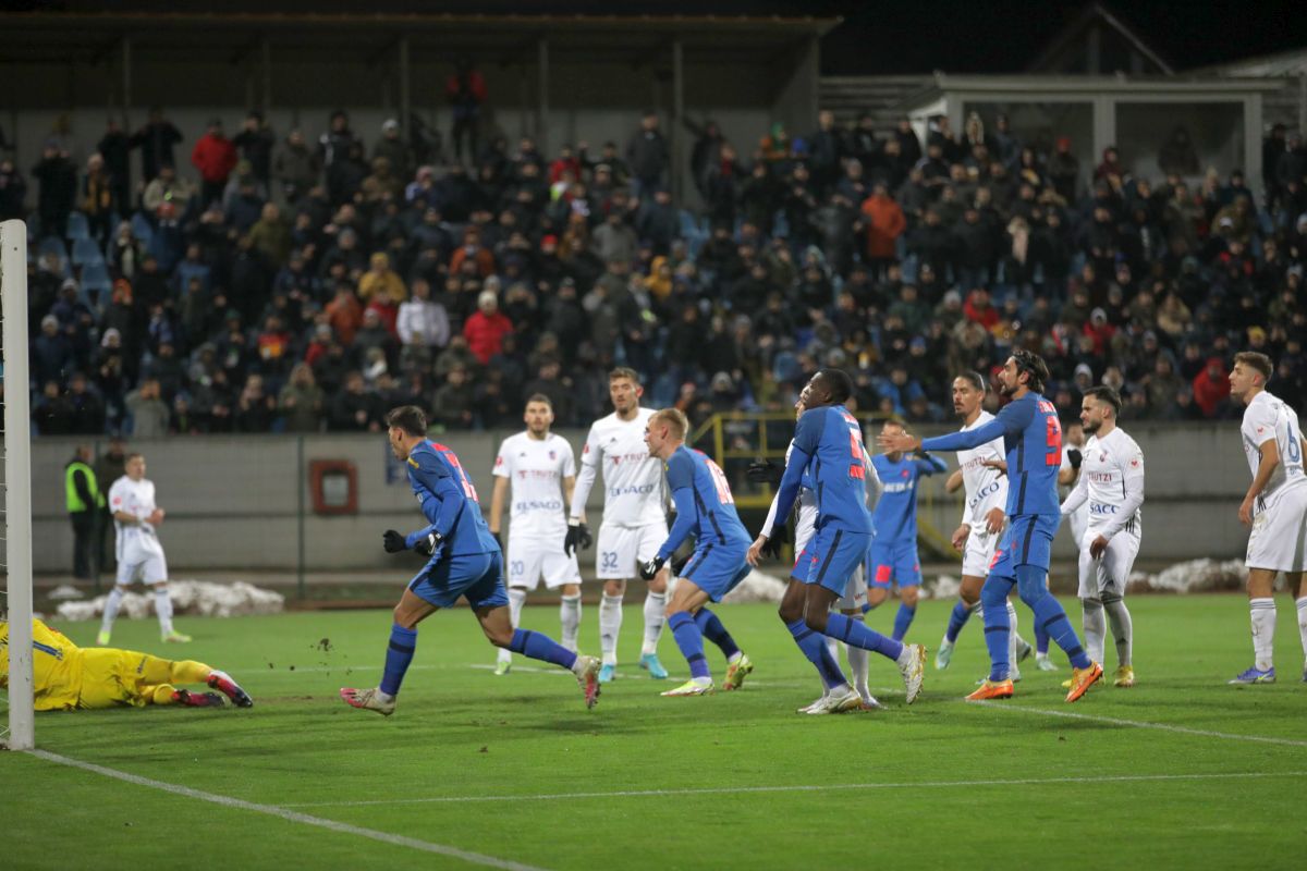 FC Botoșani - FCSB (imagini surprinse înainte de meci) + fotografii din timpul partidei