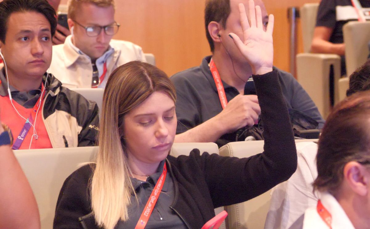 Gazeta, prezentă la conferința Braziliei » Imagini din timpul discursului lui Dani Alves