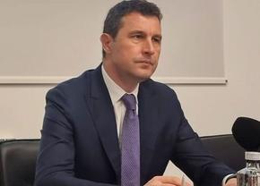 Ministrul Mediului, în echipamentul naționalei de hochei a Ungariei, la un eveniment organizat de Academia de Hochei a Ținutulul Secuiesc
