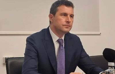 Ministrul Mediului, în echipamentul naționalei de hochei a Ungariei, la un eveniment organizat de Academia de Hochei a Ținutulul Secuiesc