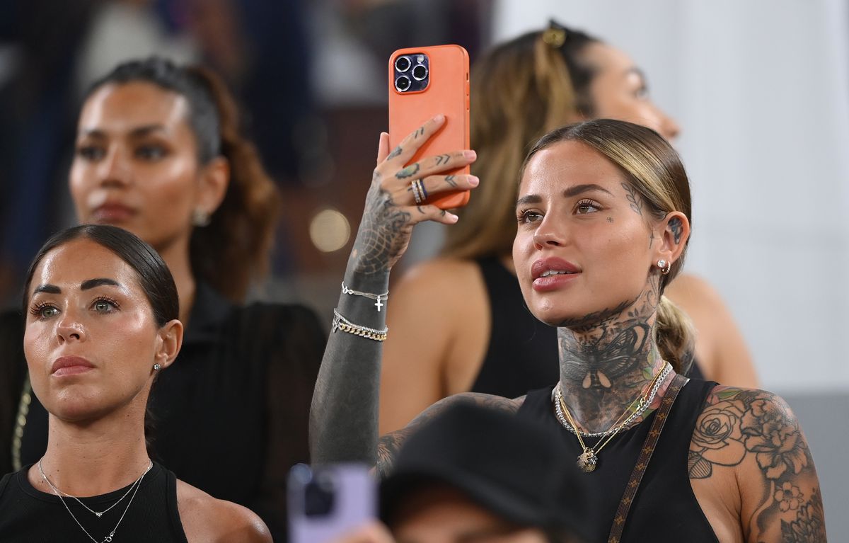 GALERIE FOTO După ce s-a iubit cu Sergio Aguero, „Tigroaica din Verona” are acum o relație cu un jucător de la AC Milan