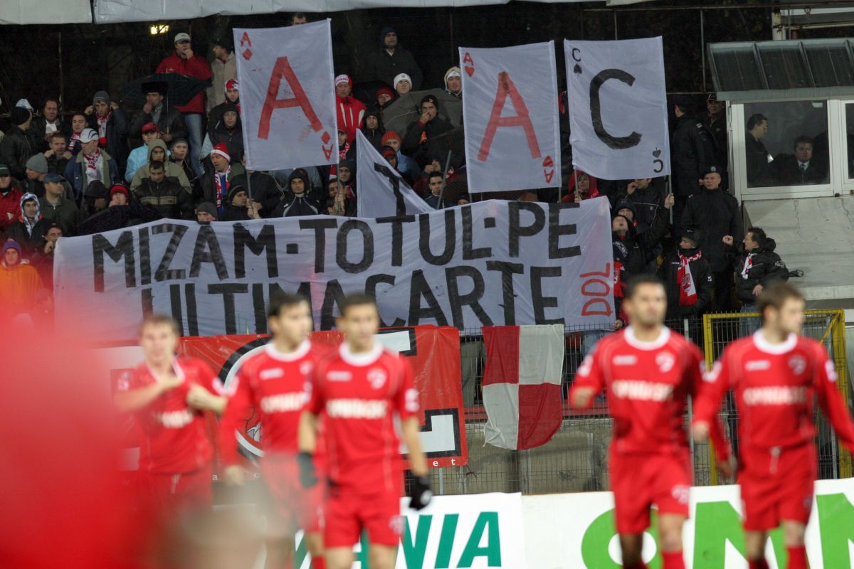 18 ani de când Dinamo a pus la respect deținătoarea Cupei UEFA în mocirla de la București  » Dezvăluirile omului-decisiv: „Am fugit la margine și i-am dedicat lui golul”