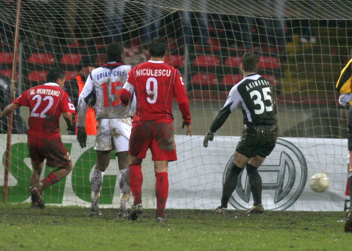 18 ani de când Dinamo a pus la respect deținătoarea Cupei UEFA în mocirla de la București  » Dezvăluirile omului-decisiv: „Am fugit la margine și i-am dedicat lui golul”