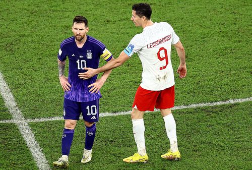 Messi, ignorându-l pe Lewandowski la Mondialul din Qatar // foto: Guliver/gettyimages