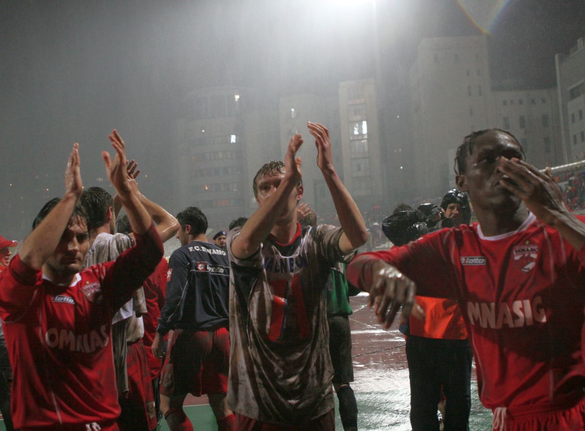 18 ani de când Dinamo a pus la respect deținătoarea Cupei UEFA în mocirla de la București  » Dezvăluirile omului-decisiv: „Am fugit la margine și i-am dedicat lui golul”