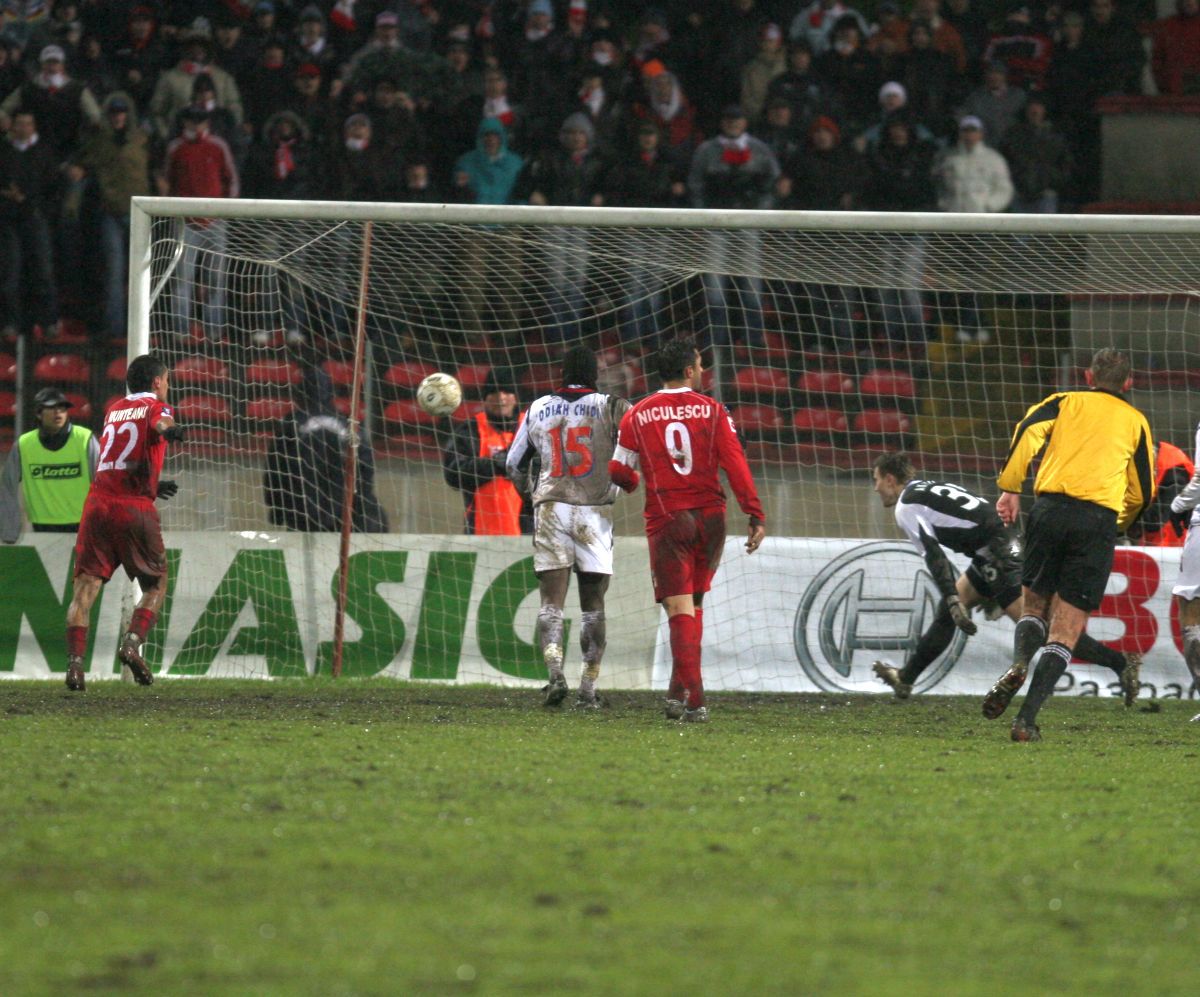 18 ani de când Dinamo a pus la respect deținătoarea Cupei UEFA în mocirla de la București  » Dezvăluirile omului-decisiv: „Am fugit la margine și i-am dedicat lui golul”