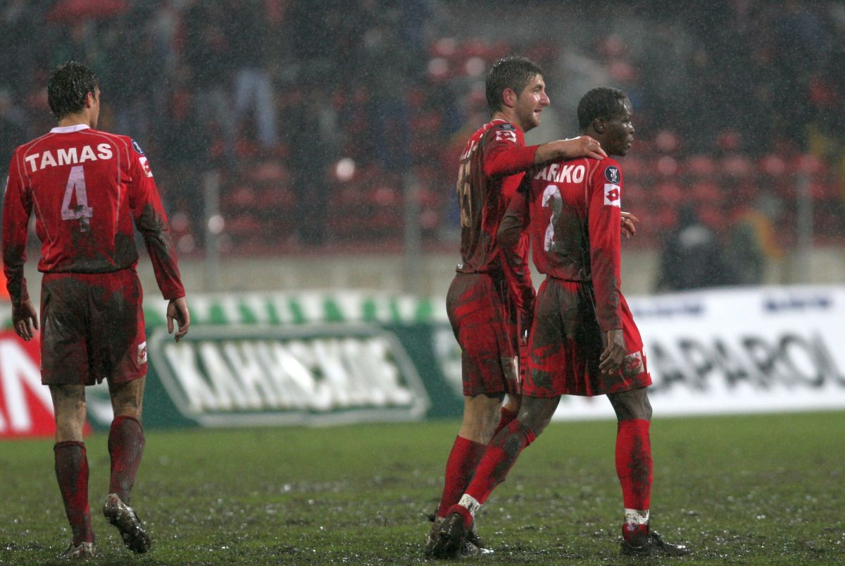 18 ani de când Dinamo a pus la respect deținătoarea Cupei UEFA în mocirla de la București  » Dezvăluirile omului-decisiv: „Am fugit la margine și i-am dedicat lui golul”