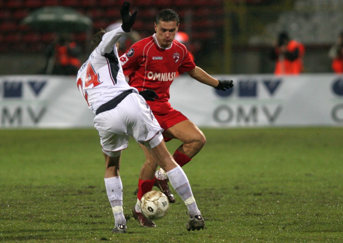 18 ani de când Dinamo a pus la respect deținătoarea Cupei UEFA în mocirla de la București  » Dezvăluirile omului-decisiv: „Am fugit la margine și i-am dedicat lui golul”