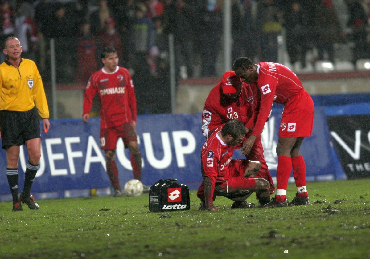 18 ani de când Dinamo a pus la respect deținătoarea Cupei UEFA în mocirla de la București  » Dezvăluirile omului-decisiv: „Am fugit la margine și i-am dedicat lui golul”