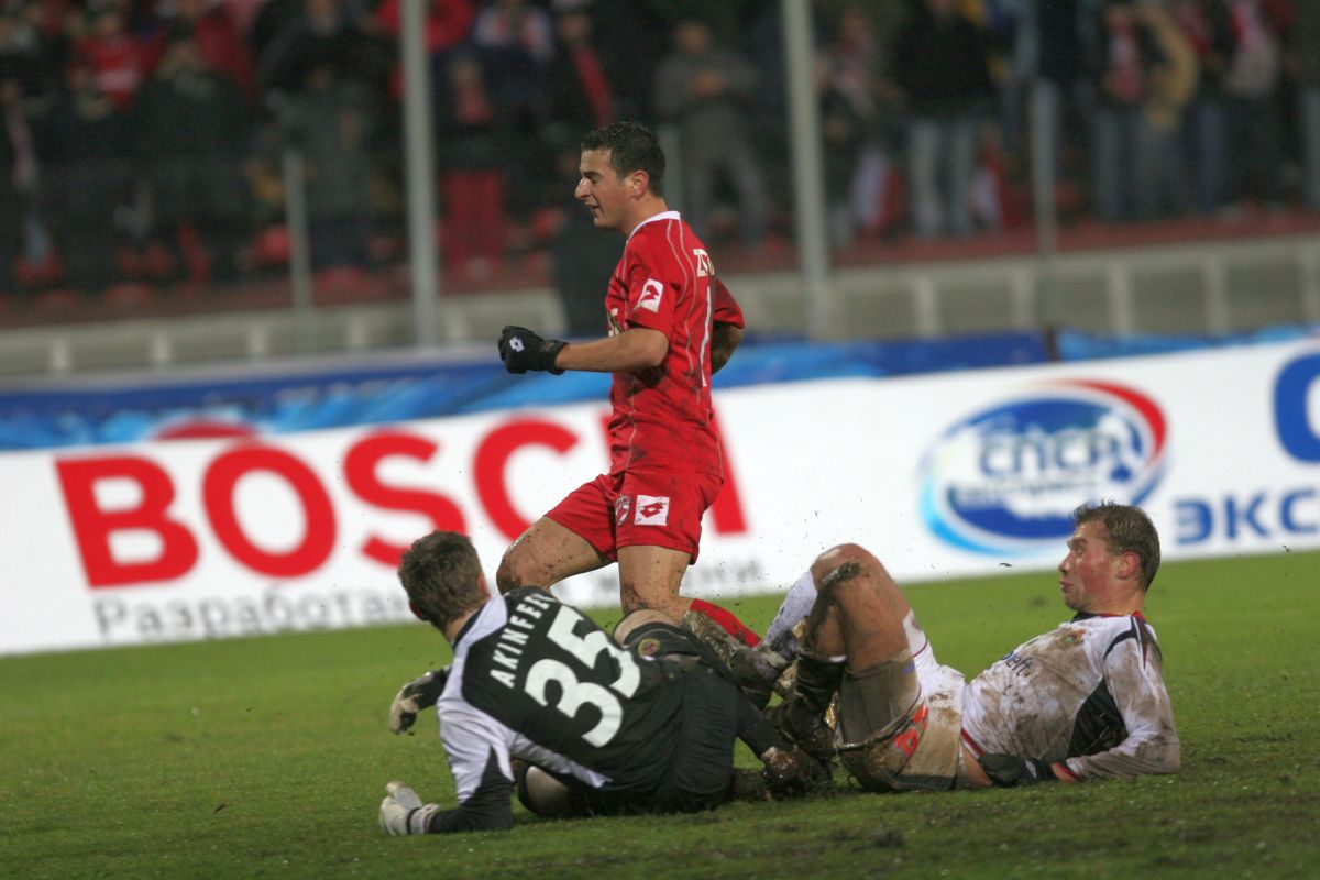 18 ani de când Dinamo a pus la respect deținătoarea Cupei UEFA în mocirla de la București  » Dezvăluirile omului-decisiv: „Am fugit la margine și i-am dedicat lui golul”