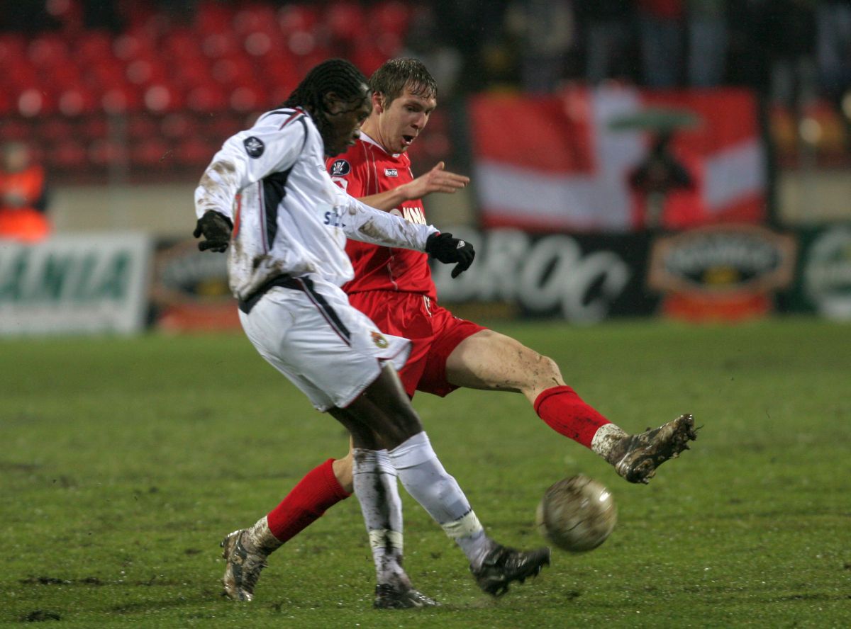 18 ani de când Dinamo a pus la respect deținătoarea Cupei UEFA în mocirla de la București  » Dezvăluirile omului-decisiv: „Am fugit la margine și i-am dedicat lui golul”