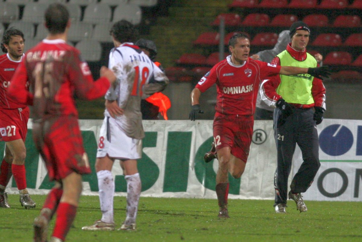 18 ani de când Dinamo a pus la respect deținătoarea Cupei UEFA în mocirla de la București  » Dezvăluirile omului-decisiv: „Am fugit la margine și i-am dedicat lui golul”