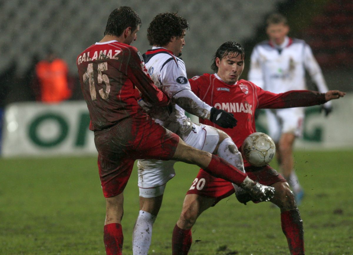 18 ani de când Dinamo a pus la respect deținătoarea Cupei UEFA în mocirla de la București  » Dezvăluirile omului-decisiv: „Am fugit la margine și i-am dedicat lui golul”