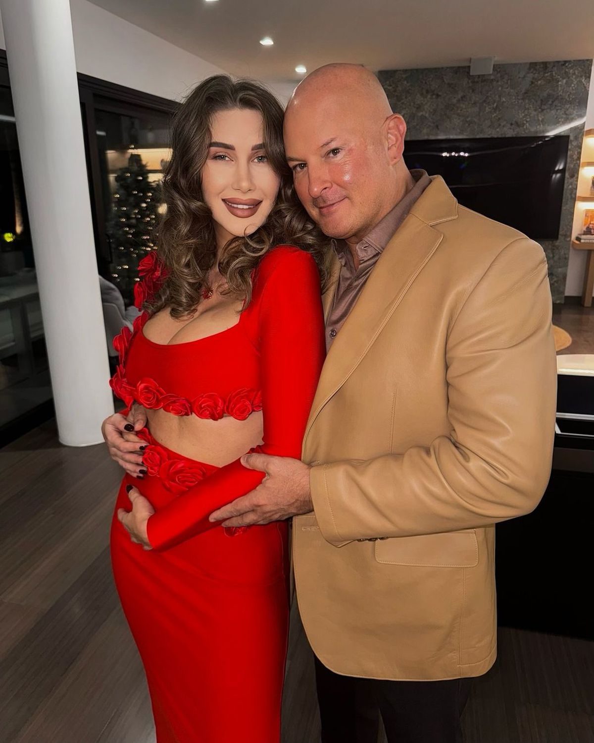 „A încălcat legea?” » Arpad Paszkany și tânăra sa iubită s-au întâlnit cu un politician foarte controversat la Hilton Budapesta