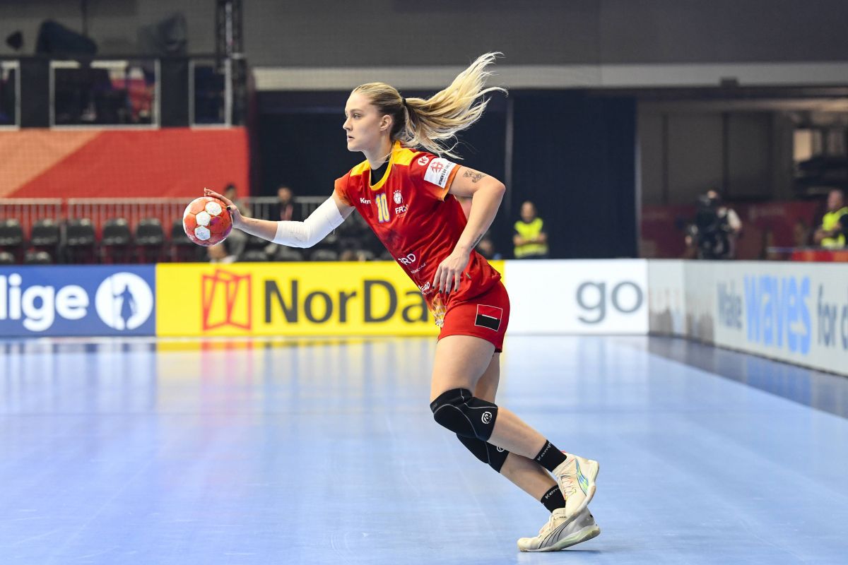 Ștefania Stoica - handbalista naționalei României