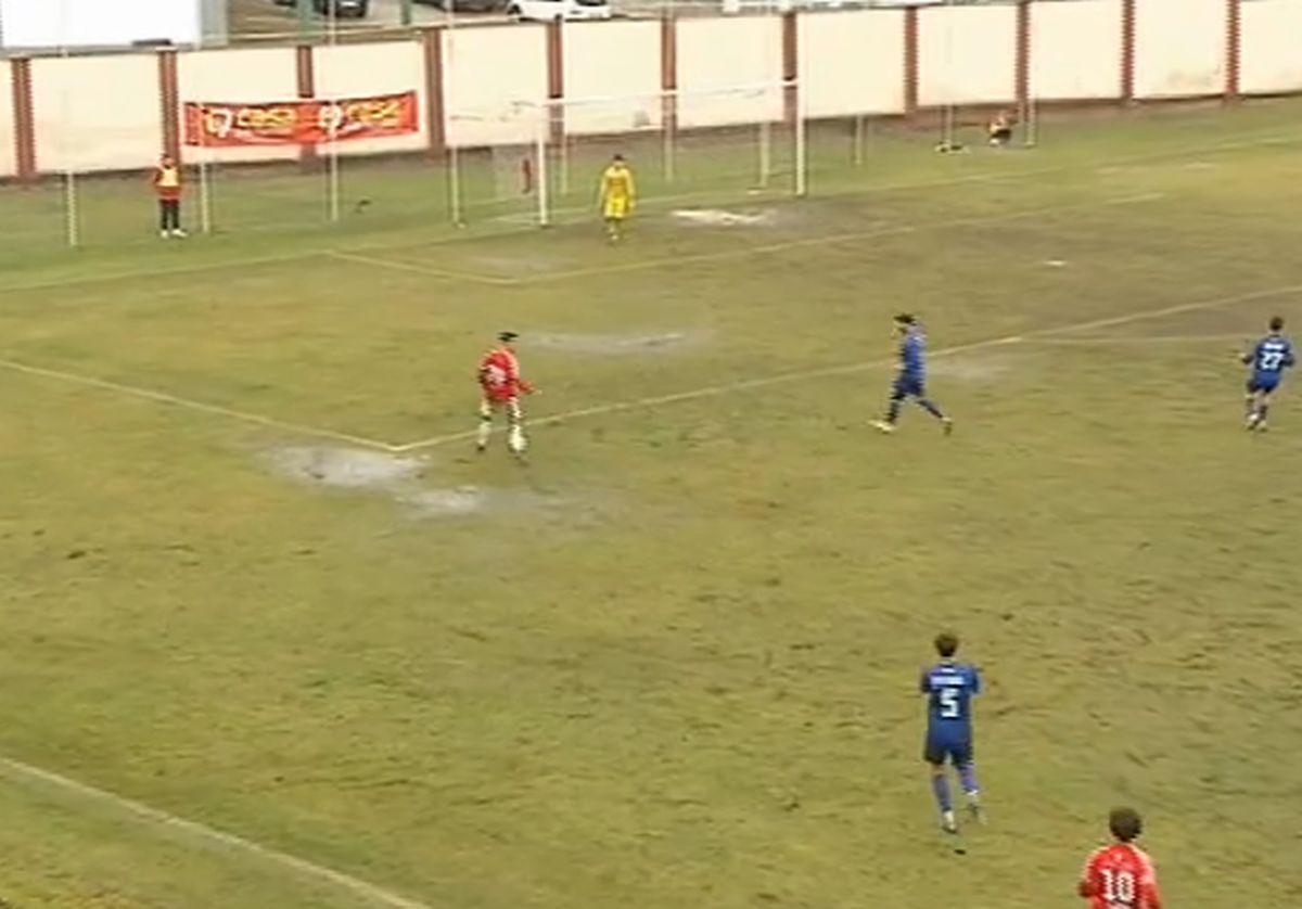 Fotbal printre bălți » Incredibil în ce condiții s-a jucat Șelimbăr - Steaua