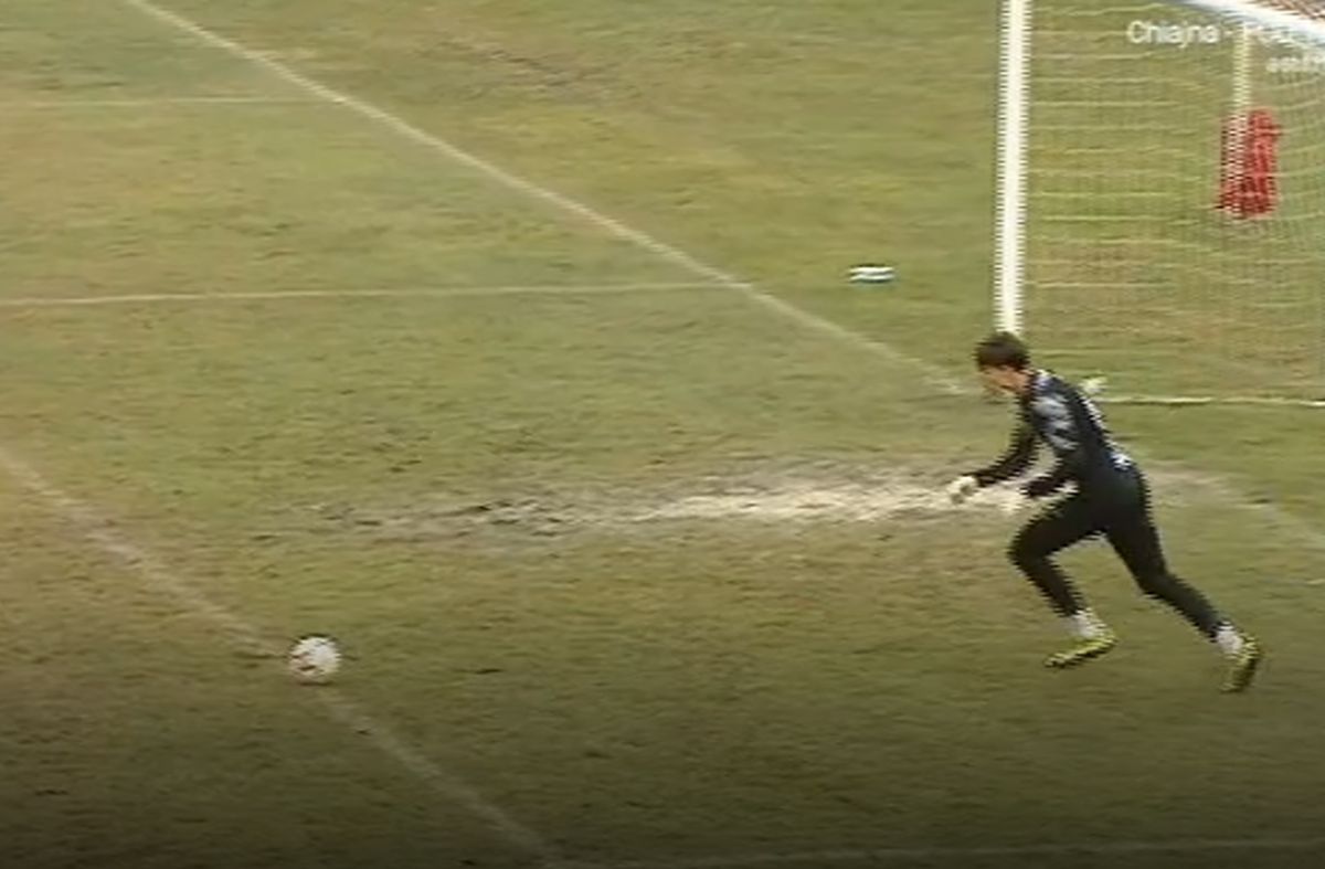 Fotbal printre bălți » Incredibil în ce condiții s-a jucat Șelimbăr - Steaua