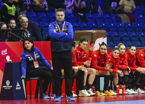 România - Muntenegru, în grupa B a Campionatului European de handbal » Jocul scapă din mână: 6 goluri la rând pentru adversare! Detalii din Fonix Arena de la reporterii GSP