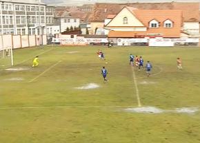 Fotbal printre bălți » Incredibil în ce condiții s-a jucat Șelimbăr - Steaua