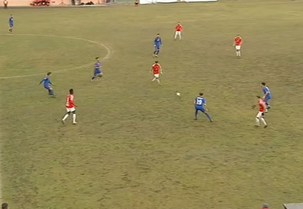 Fotbal printre bălți » Incredibil în ce condiții s-a jucat Șelimbăr - Steaua