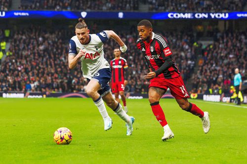 Radu Drăgușin, în Tottenham - Fulham/ foto Imago Images