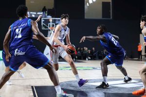 Un junior român în vârstă de 15 ani a avut o prestație excelentă în Euroliga U18: „Are potențial de NBA”