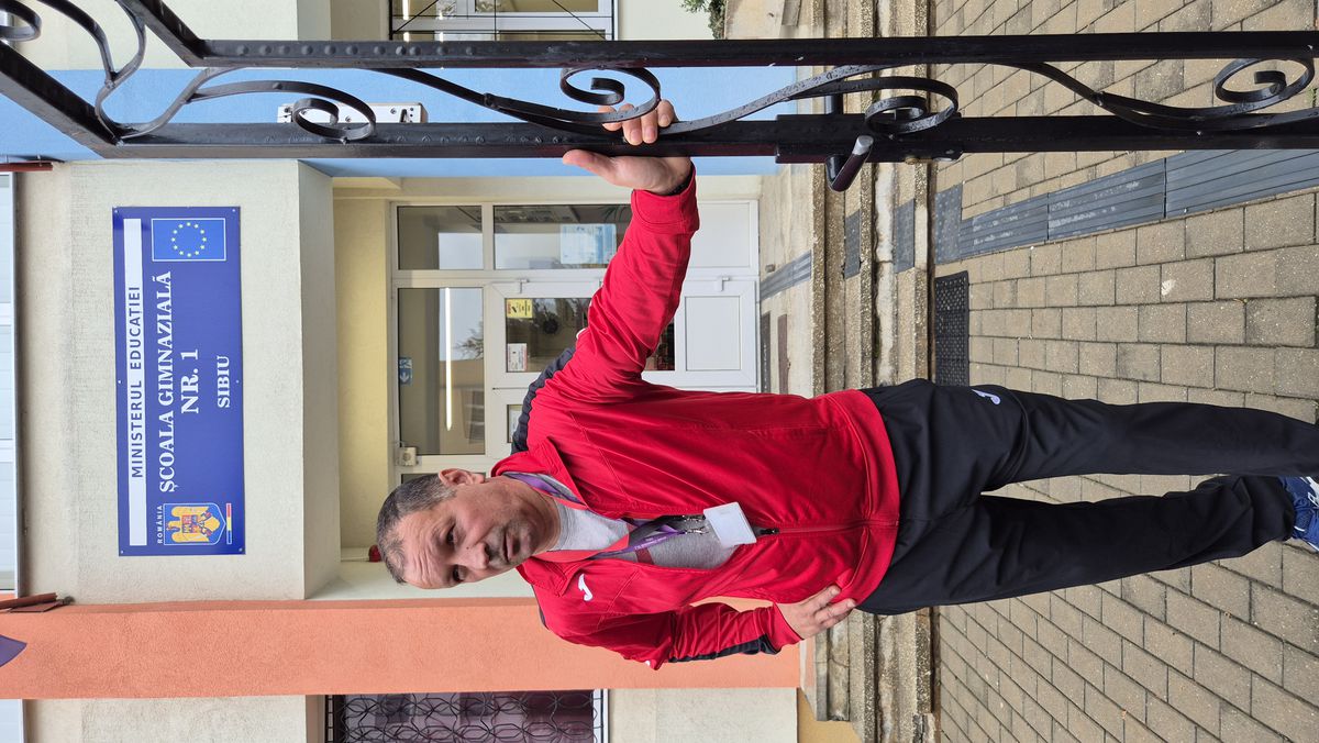 „Te mai recunoaște lumea?” » Fostul campion al Diviziei A s-a făcut profesor de sport! Numește fotbalistul român preferat și își dezvăluie temerile: „Să nu se întâmple la Dinamo ca la Steaua!”