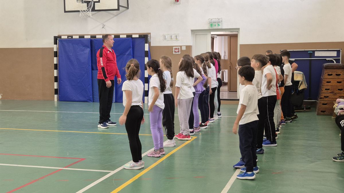 „Te mai recunoaște lumea?” » Fostul campion al Diviziei A s-a făcut profesor de sport! Numește fotbalistul român preferat și își dezvăluie temerile: „Să nu se întâmple la Dinamo ca la Steaua!”