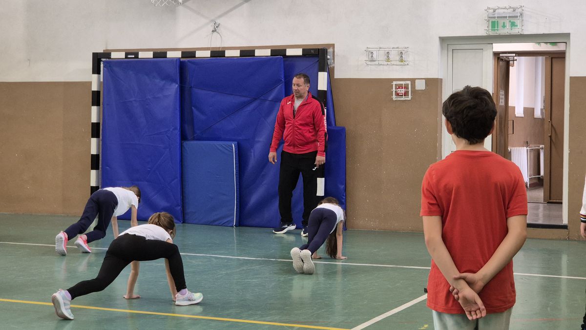 „Te mai recunoaște lumea?” » Fostul campion al Diviziei A s-a făcut profesor de sport! Numește fotbalistul român preferat și își dezvăluie temerile: „Să nu se întâmple la Dinamo ca la Steaua!”