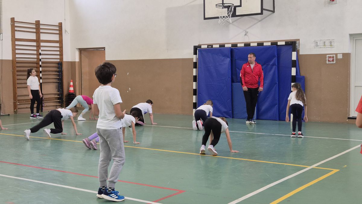 „Te mai recunoaște lumea?” » Fostul campion al Diviziei A s-a făcut profesor de sport! Numește fotbalistul român preferat și își dezvăluie temerile: „Să nu se întâmple la Dinamo ca la Steaua!”