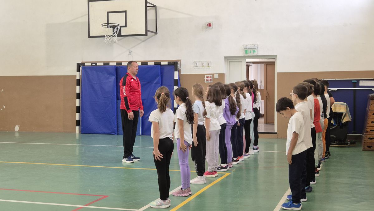 „Te mai recunoaște lumea?” » Fostul campion al Diviziei A s-a făcut profesor de sport! Numește fotbalistul român preferat și își dezvăluie temerile: „Să nu se întâmple la Dinamo ca la Steaua!”